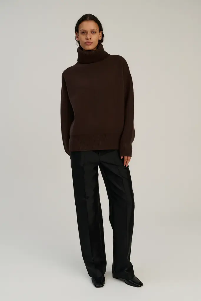 Rhea Knitted Heavy Turtle - Dark Brown