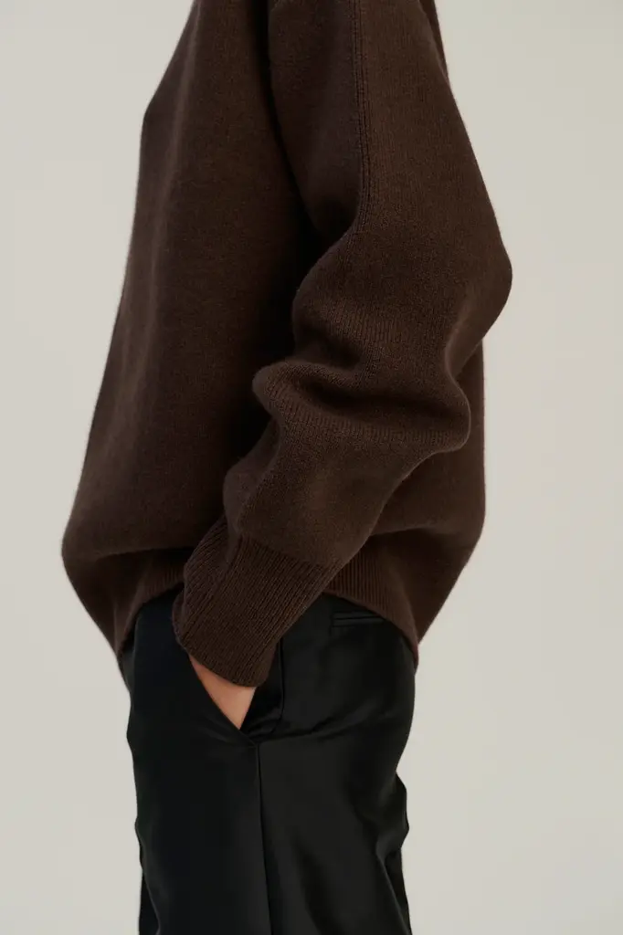 Rhea Knitted Heavy Turtle - Dark Brown