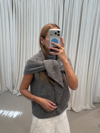 No Man's Land Triangle Scarf - Soft Grey
