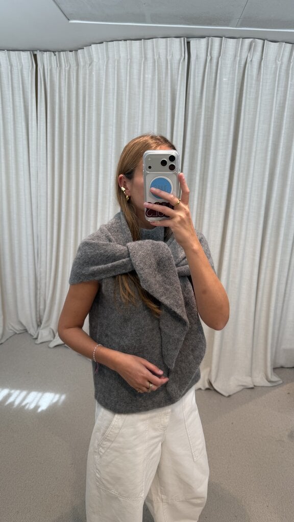 No Man's Land Triangle Scarf - Soft Grey