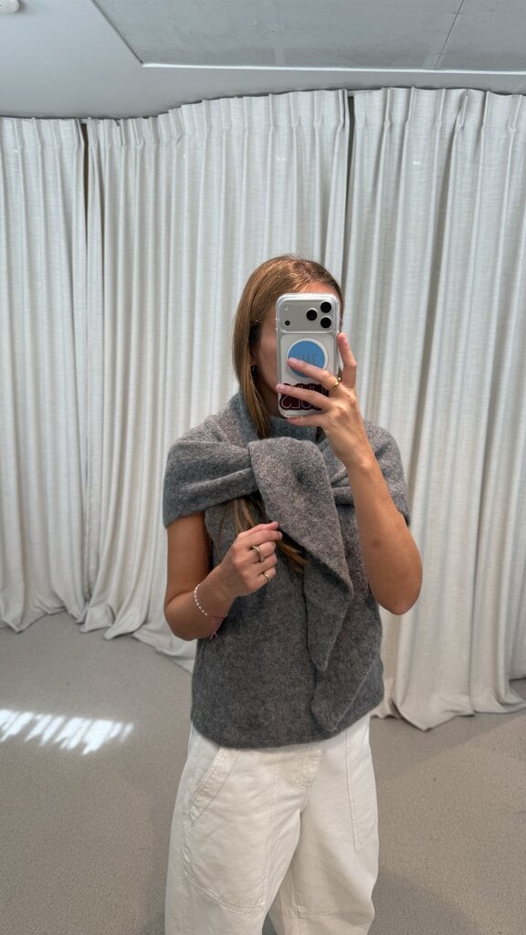 No Man's Land Triangle Scarf - Soft Grey