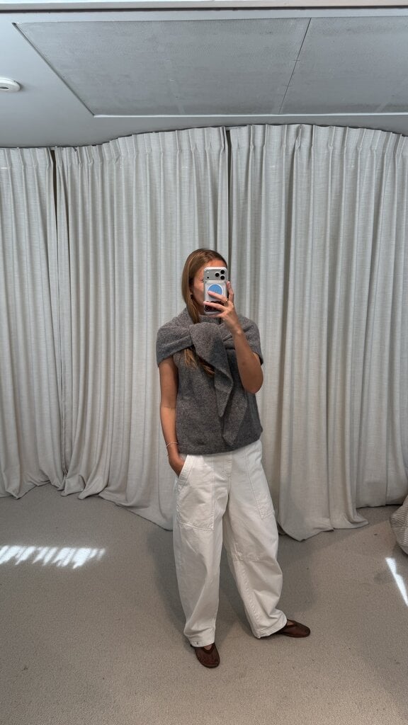 No Man's Land Triangle Scarf - Soft Grey