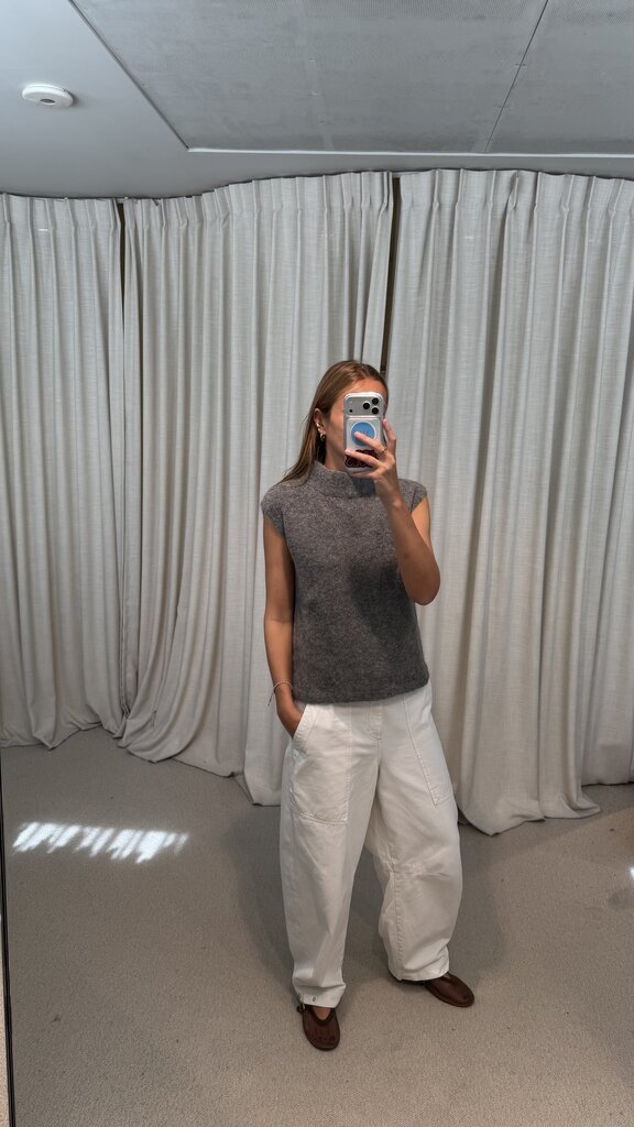 No Man's Land Knitted Waistcoat - Soft Grey