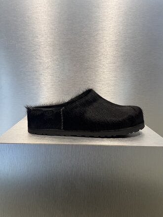 UGG UGG Otzo Calf Hair Clog - Black
