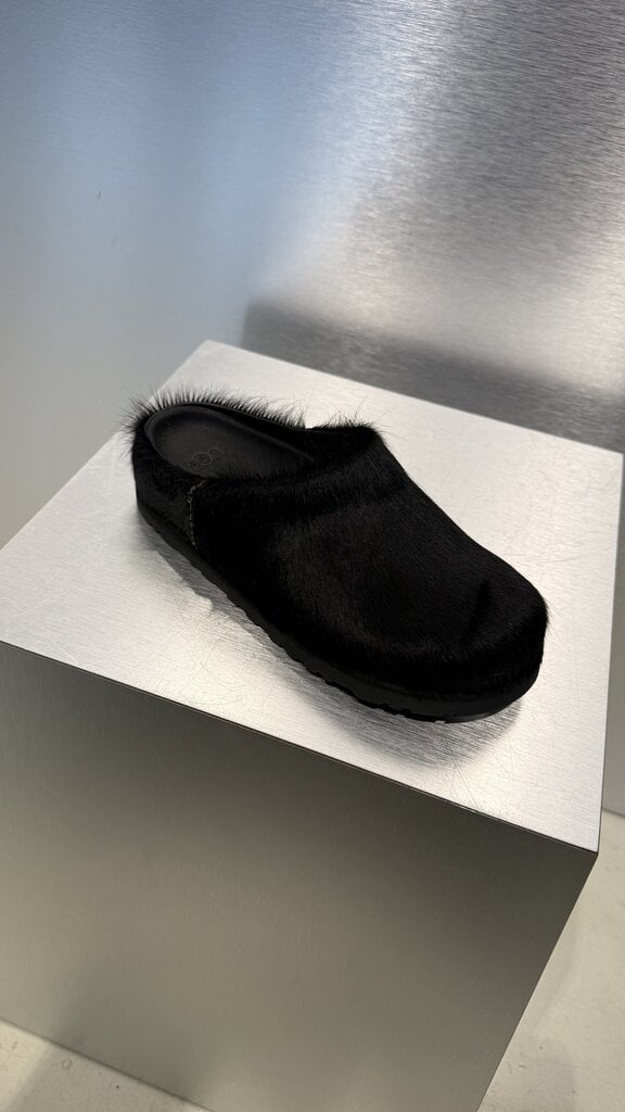 UGG UGG Otzo Calf Hair Clog - Black