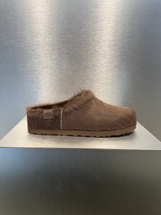 UGG UGG Otzo Calf Hair Clog - Caribou