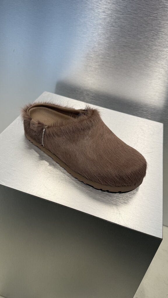 UGG UGG Otzo Calf Hair Clog - Caribou