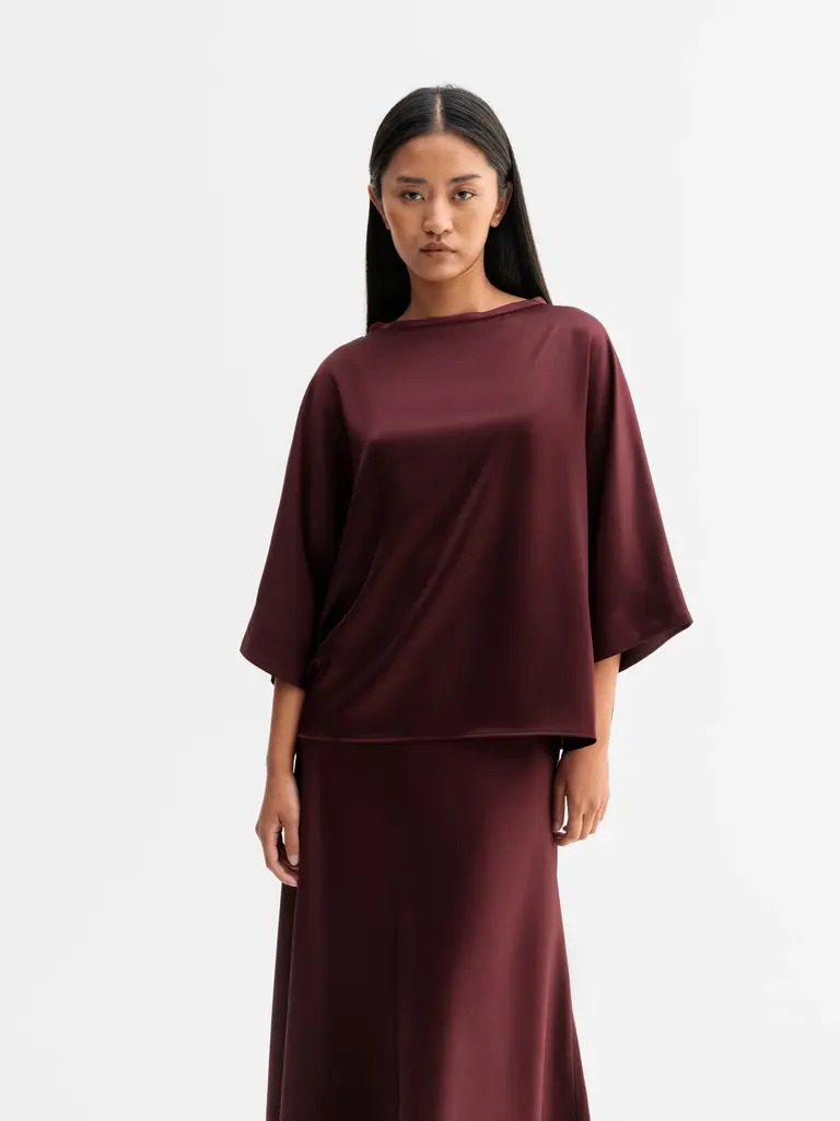 Ahlvar Gallery Tori Satin Tee - Burgundy