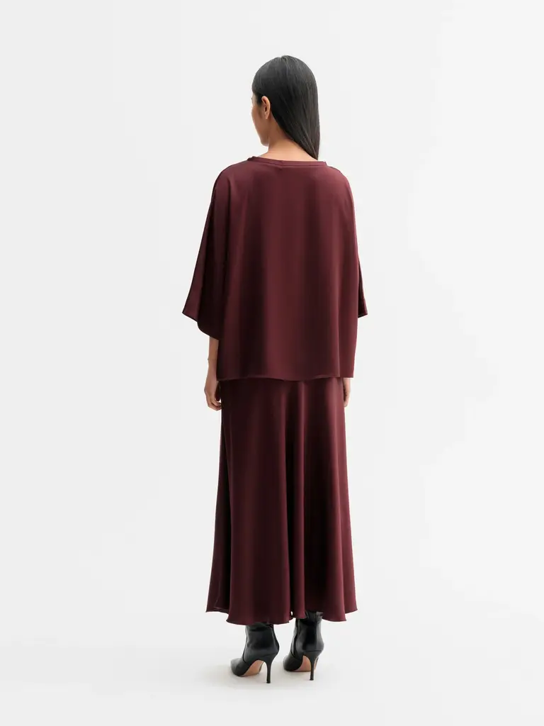 Ahlvar Gallery Tori Satin Tee - Burgundy