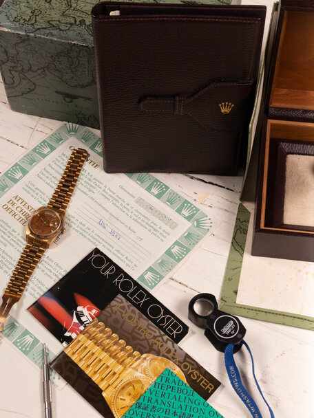 Rolex Rolex Day-Date 18328 – Mahogany Dial – box papers