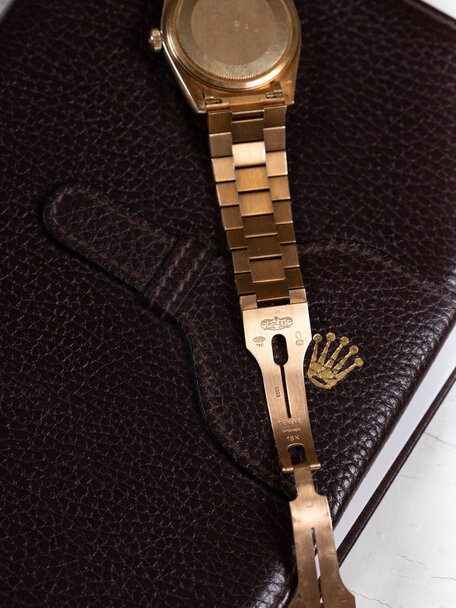 Rolex SOLD-Rolex Day-Date 18328 – Mahogany Dial – box papers