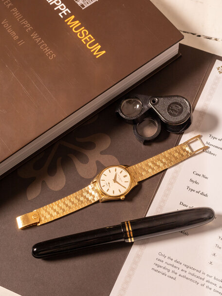 Patek Philippe Patek Philippe Calatrava Ref. 2526 – Serpico y Laino Triple Signed – 18K Yellow Gold (1958)