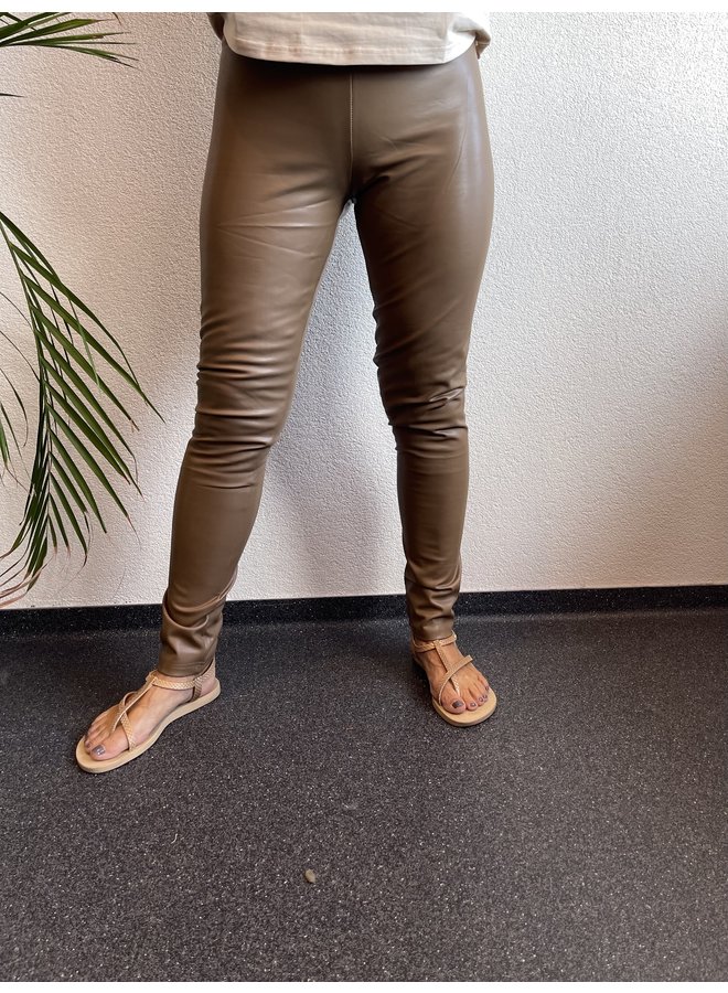 C&S leather look legging walnoot bruin