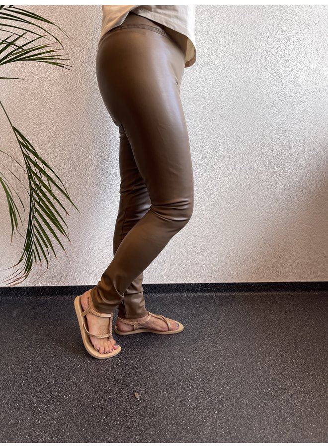 C&S leather look legging walnoot bruin