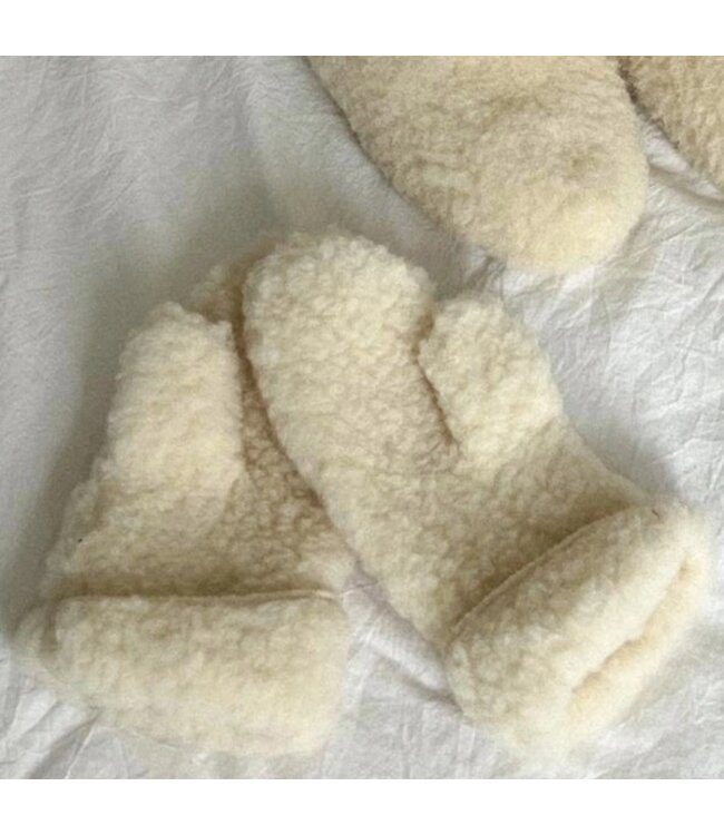 The Cozy Sheep white wool mittens