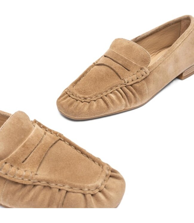 Unisa dames loafers met geplooide details beige suède