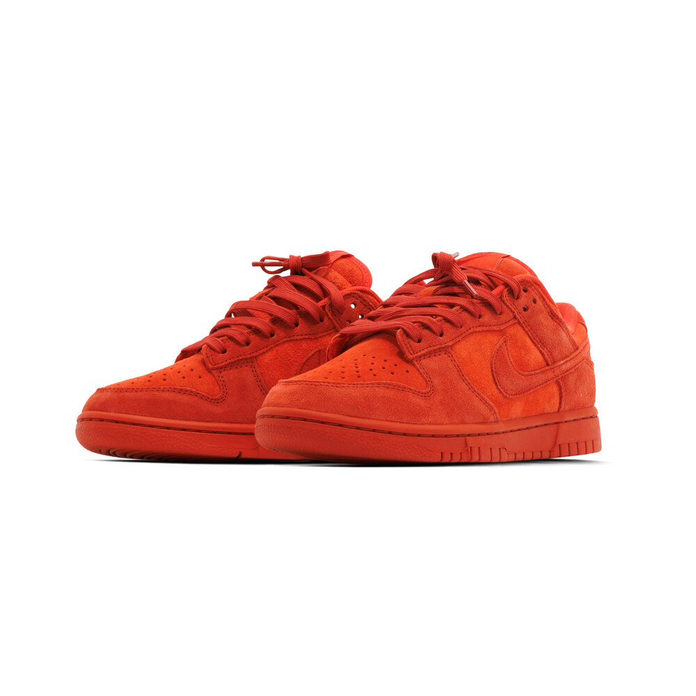 W NIKE DUNK LOW SE 'PICANTE RED'