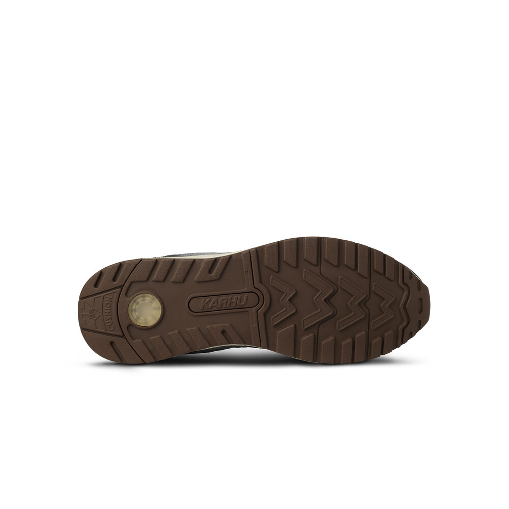 KARHU X MÖLKKY LEGACY 96 'WARM TAUPE'