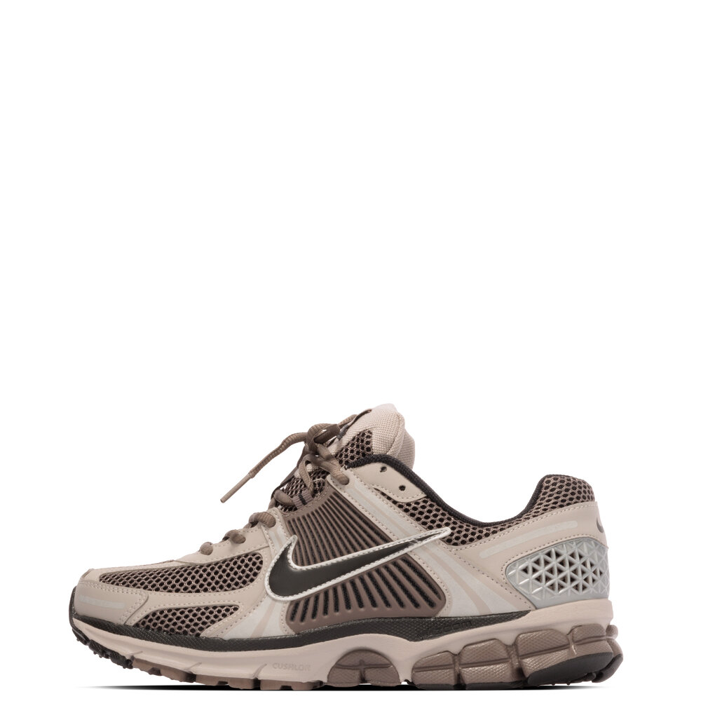 NIKE ZOOM VOMERO 5 ‘COLLEGE GREY’