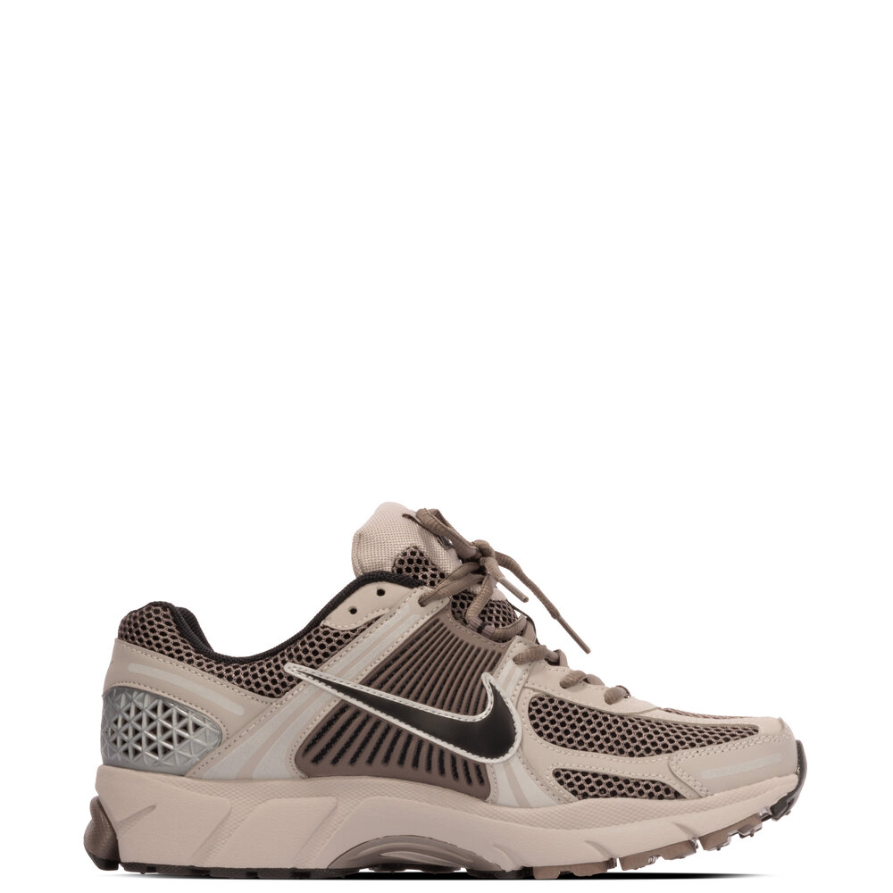 NIKE ZOOM VOMERO 5 ‘COLLEGE GREY’