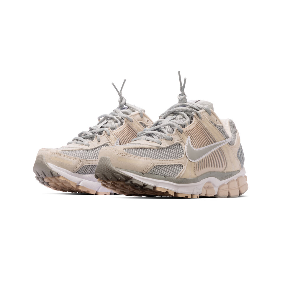NIKE ZOOM VOMERO 5 ‘LIGHT SMOKE GREY’