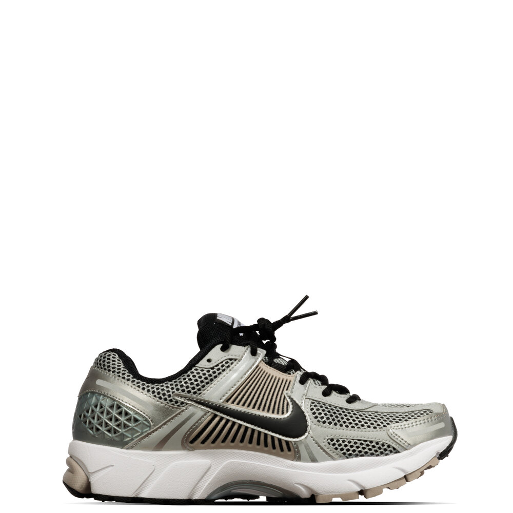NIKE ZOOM VOMERO 5 ‘METALLIC SILVER BLACK’