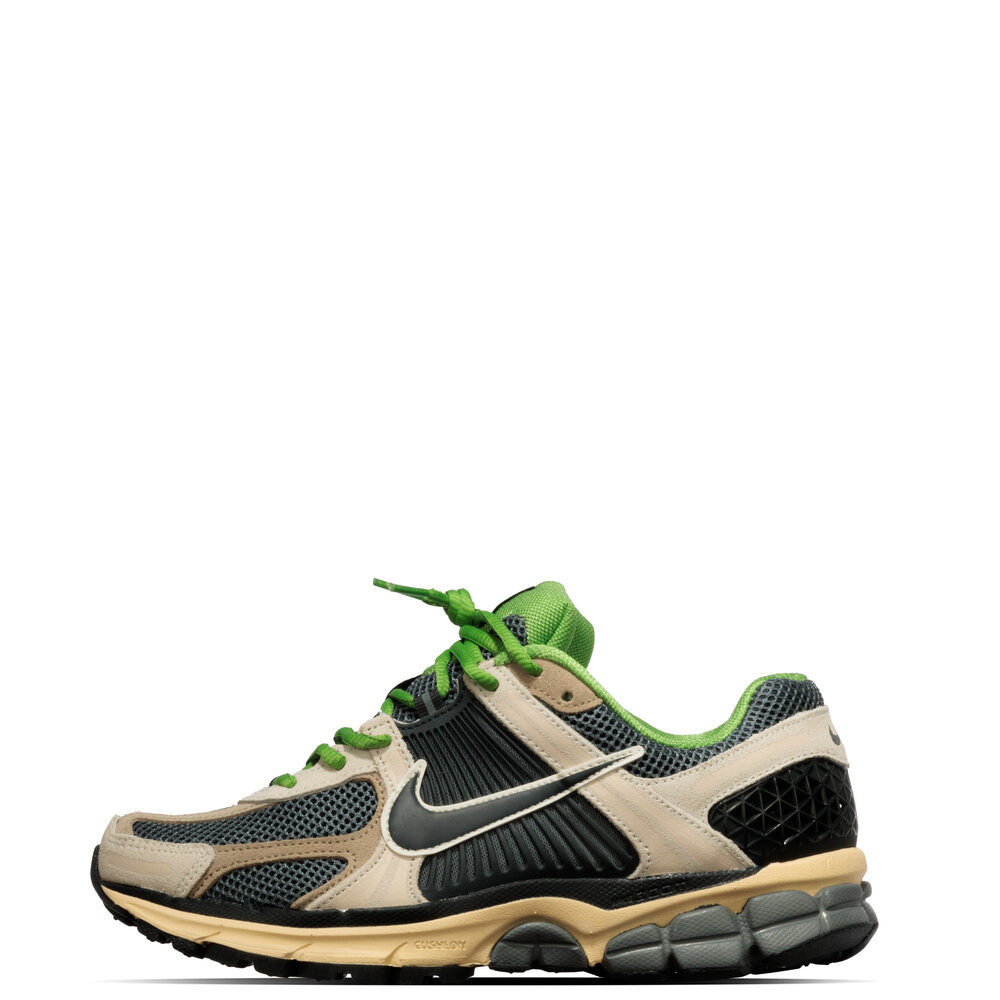 NIKE ZOOM VOMERO 5 ‘PALE IVORY OFF NOIR-SMOKE GREY’