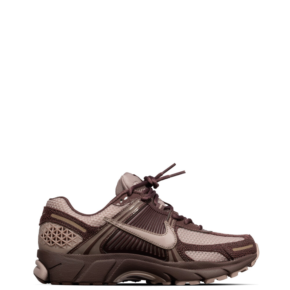 NIKE W ZOOM VOMERO 5 ‘PARTICLE ROSE’