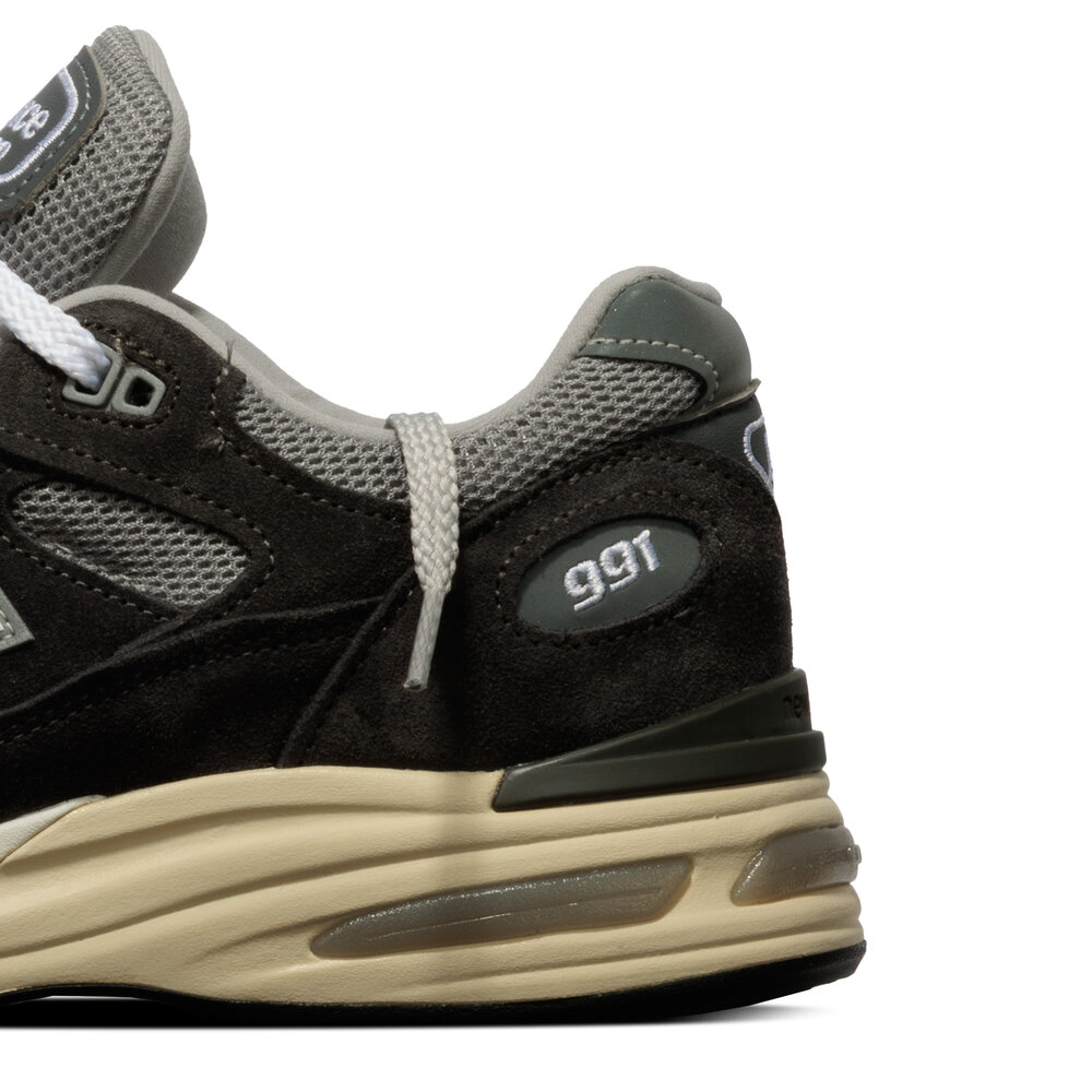 NEW BALANCE 991V2 ‘SMOKED PEARL’