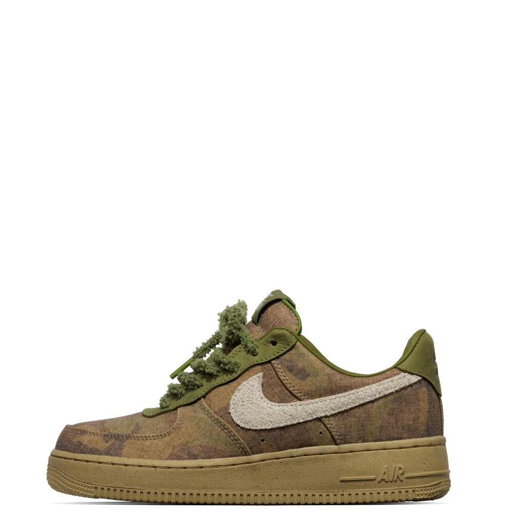NIKE AIR FORCE 1 LOW QS CAMO ‘ASPARAGUS/WHEAT GRASS-ALUMINUM’