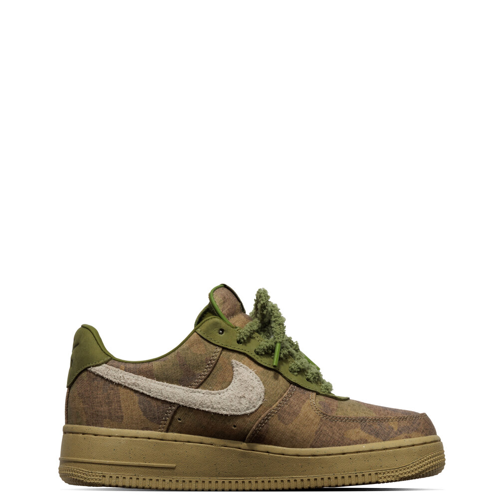 NIKE AIR FORCE 1 LOW QS CAMO ‘ASPARAGUS/WHEAT GRASS-ALUMINUM’