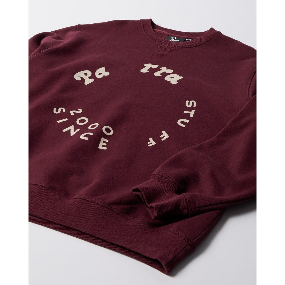 BY PARRA GASOLINE CREW NECK SWEATSHIRT DARK BURGUNDY