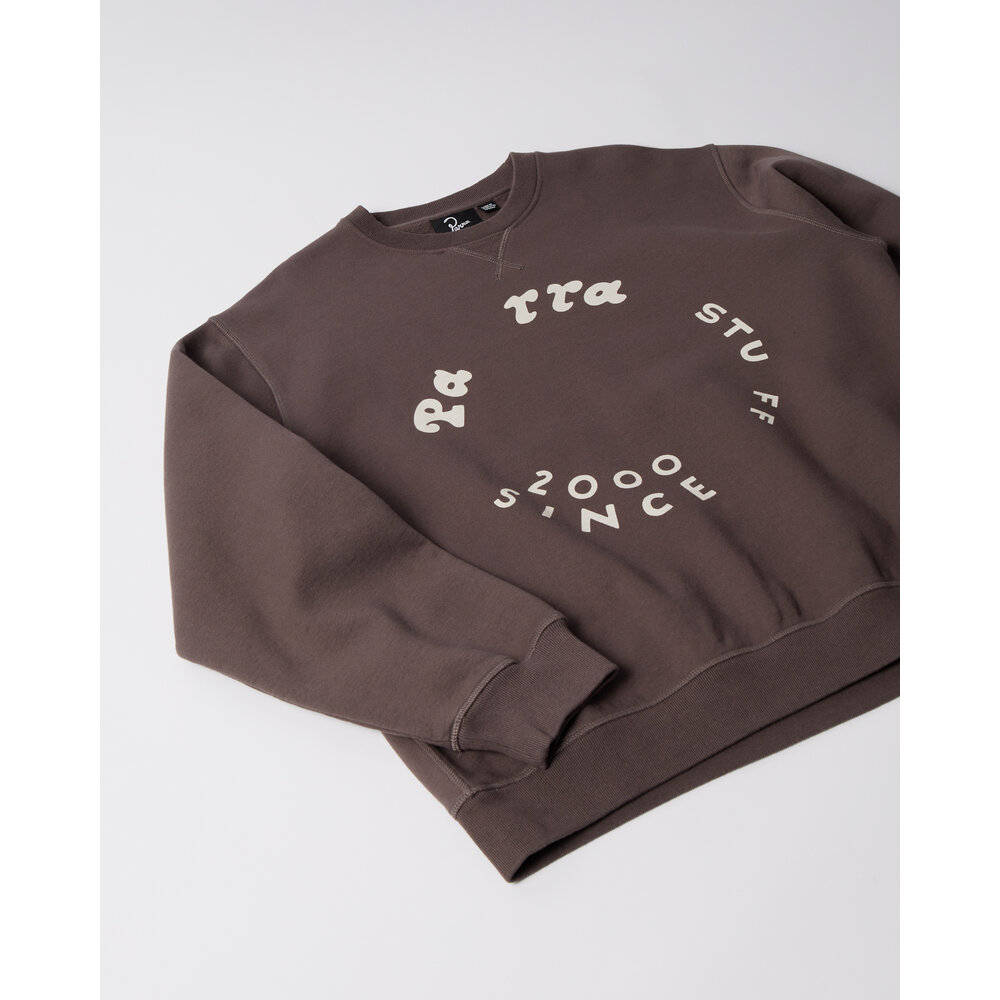 BY PARRA GASOLINE CREW NECK SWEATSHIRT BROWN