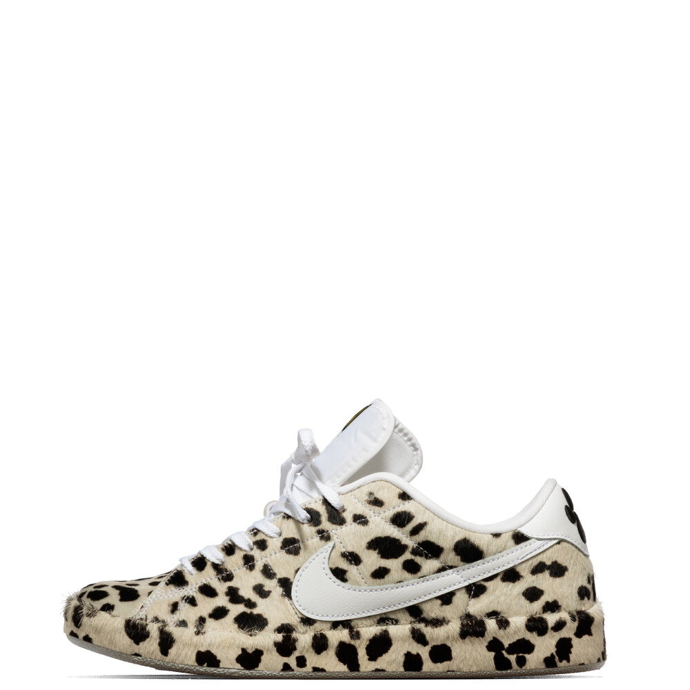 NIKE TENNIS CLASSIC CS PRM CHEW DOG ‘WHITE BLACK’
