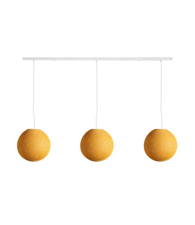 COTTON BALL LIGHTS Cotton Ball Lights Drievoudige hanglamp balk - Mustard COTTON BALL LIGHTS Cotton Ball Lights Drievoudige hanglamp balk - Mustard