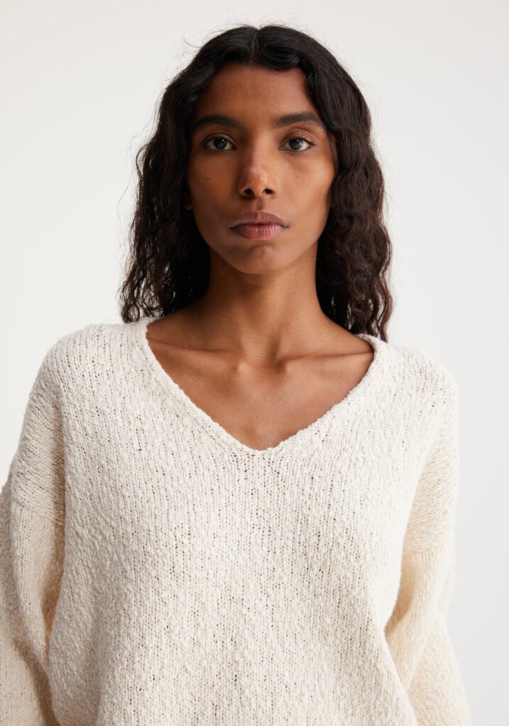 Róhe Róhe // Bouclé knitted v-neck sweater