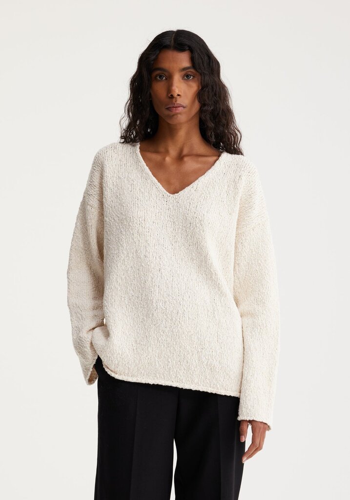 Róhe Róhe // Bouclé knitted v-neck sweater