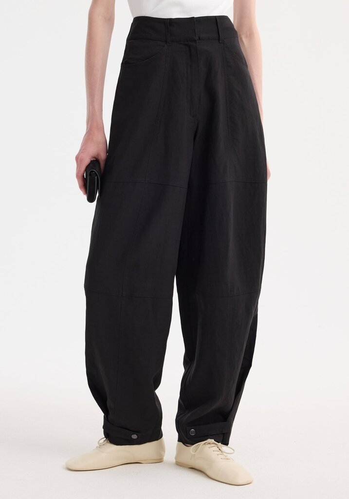 Róhe Róhe // Parachute Trousers