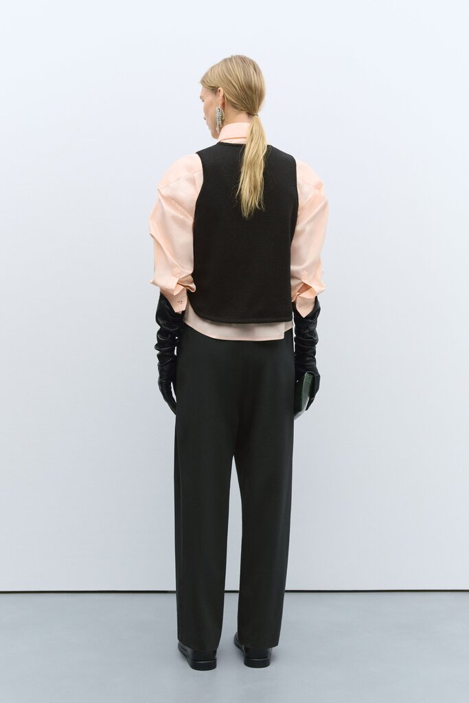Cordera Cordera // Cut-Out Boat Neck Waistcoat