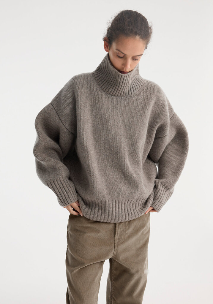 Róhe Róhe // Sculptural compact turtleneck