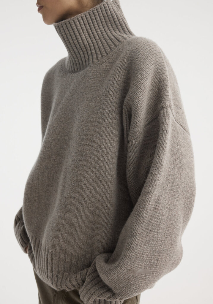 Róhe Róhe // Sculptural compact turtleneck