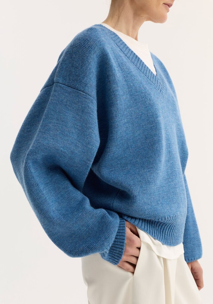 Róhe Róhe // V-neck knitted jumper Denim Blue