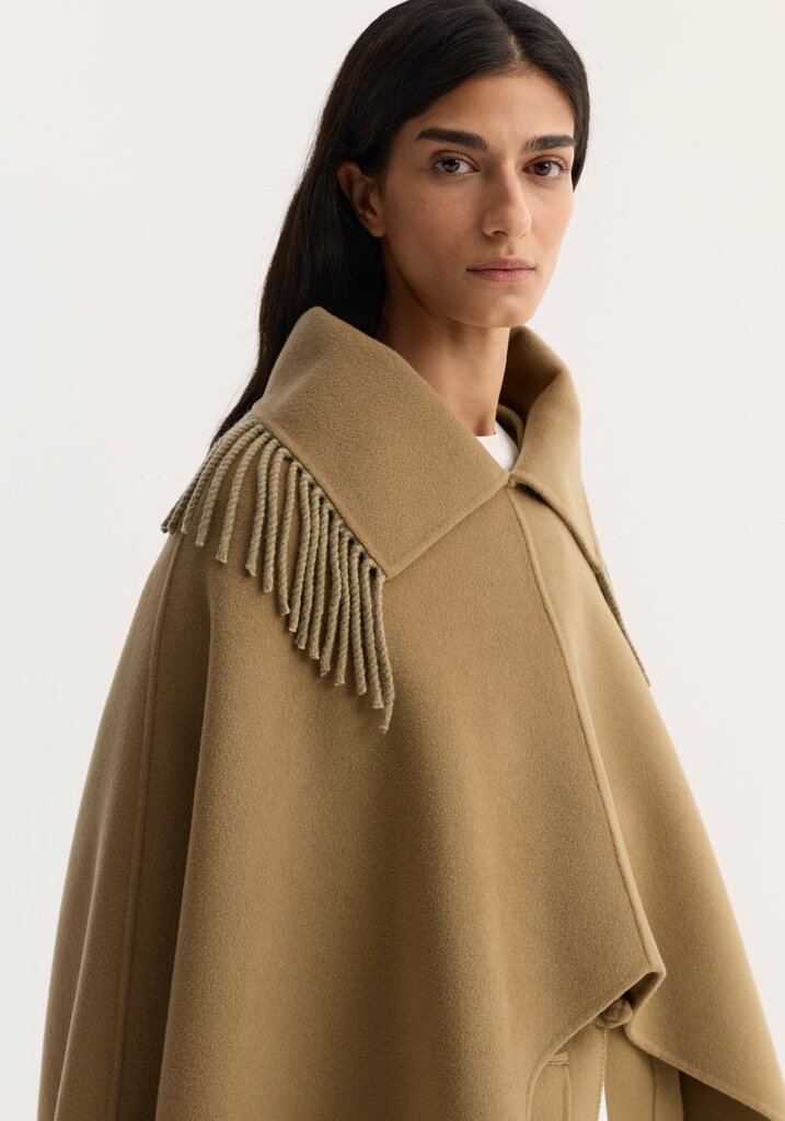 Róhe Róhe // Fringe poncho