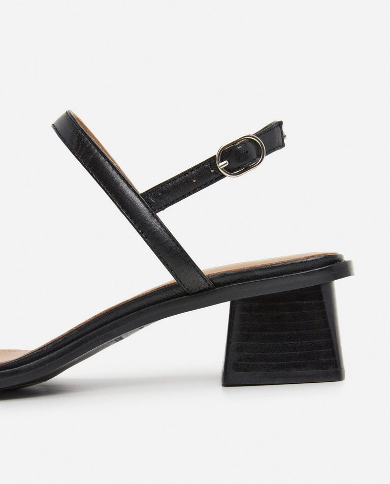 Flattered Flattered // Juno