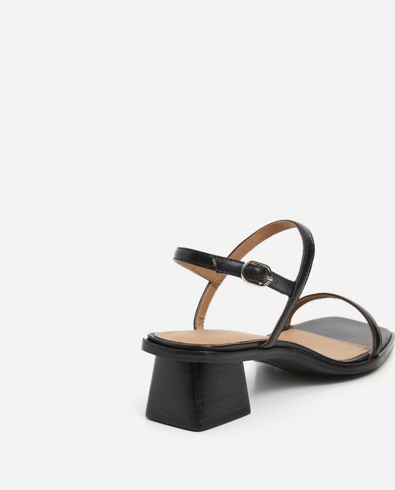 Flattered Flattered // Juno