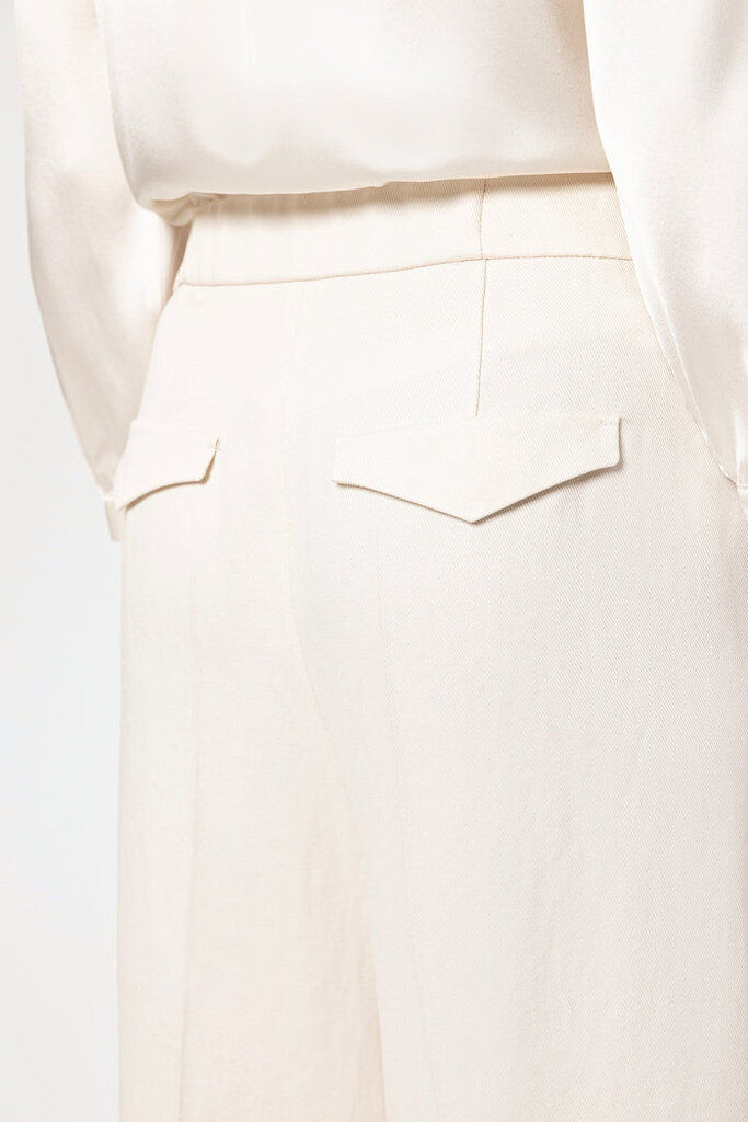 Luisa Cerano Luisa Cerano // 638880.3799 105