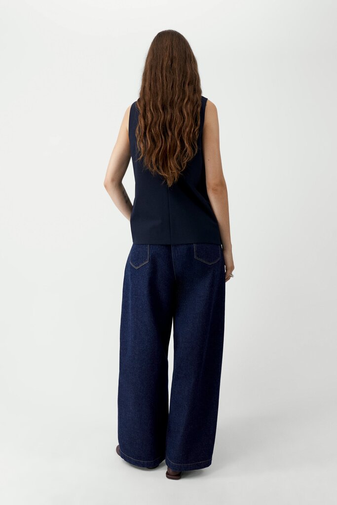 Cordera Cordera // Tailored Vest