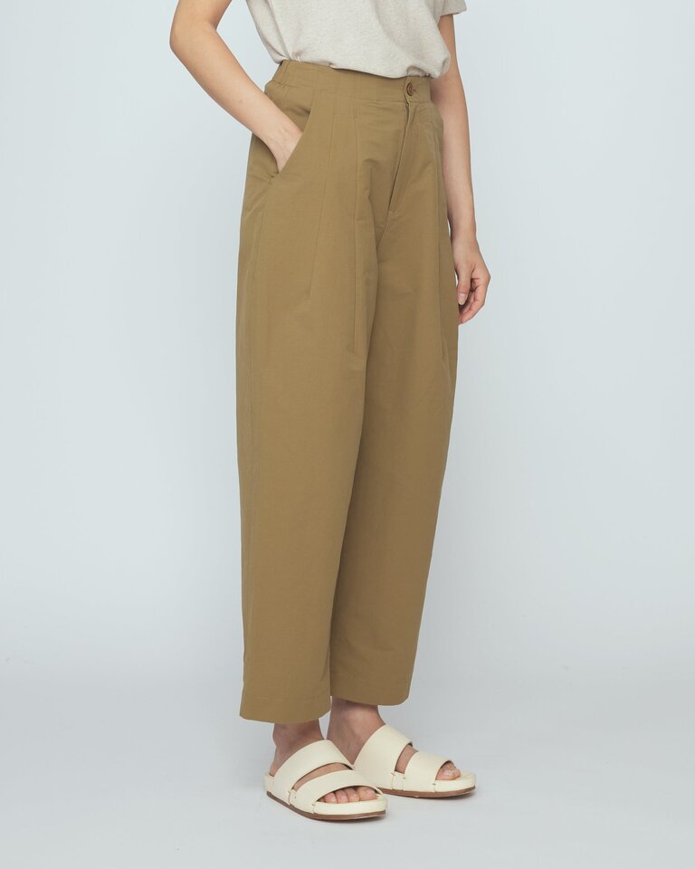 7115 7115 // Spring Pleated Trouser