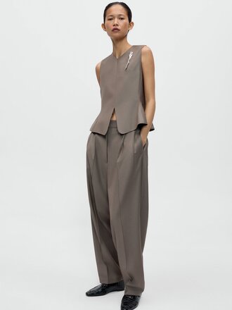 Cordera Masculine Barrel Pants