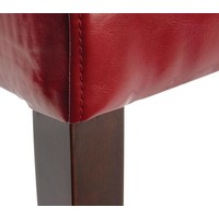 Chaises en simili cuir rouges